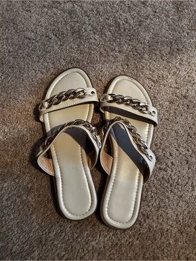 Women’s Cream Chain-Accent Slide Sandals